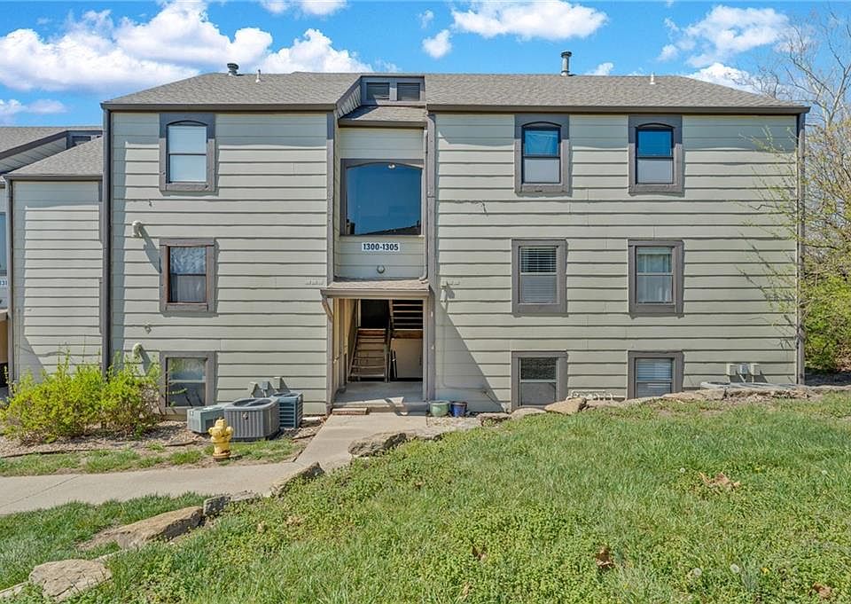 1st image of 1300 Westbrooke St