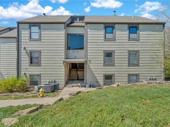 1300 Westbrooke St, Lawrence, KS 66049