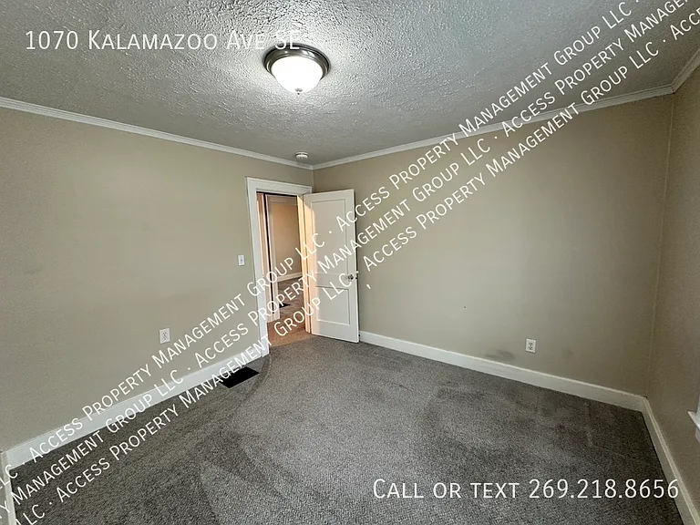 1070 Kalamazoo Ave SE — Photo 19
