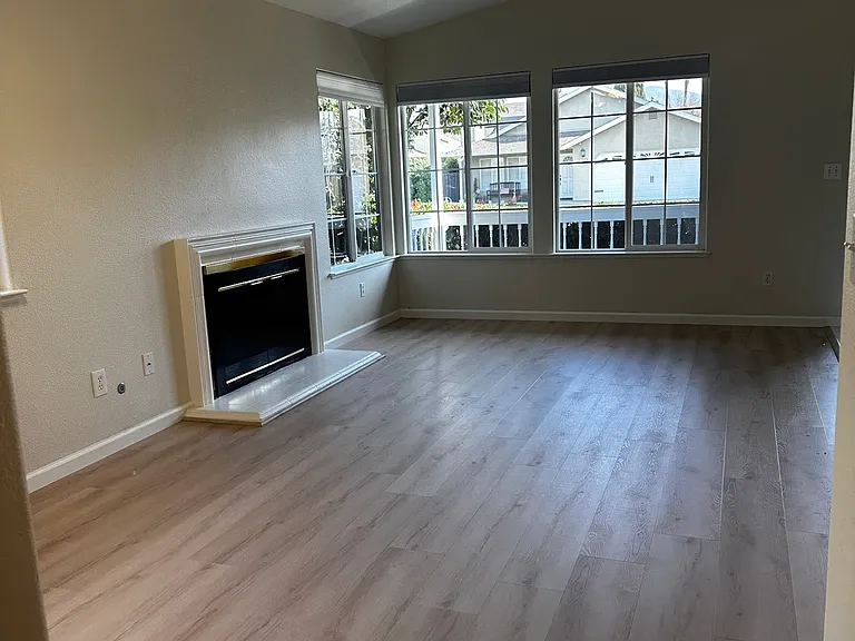 106 Tyson Ct — Photo 5