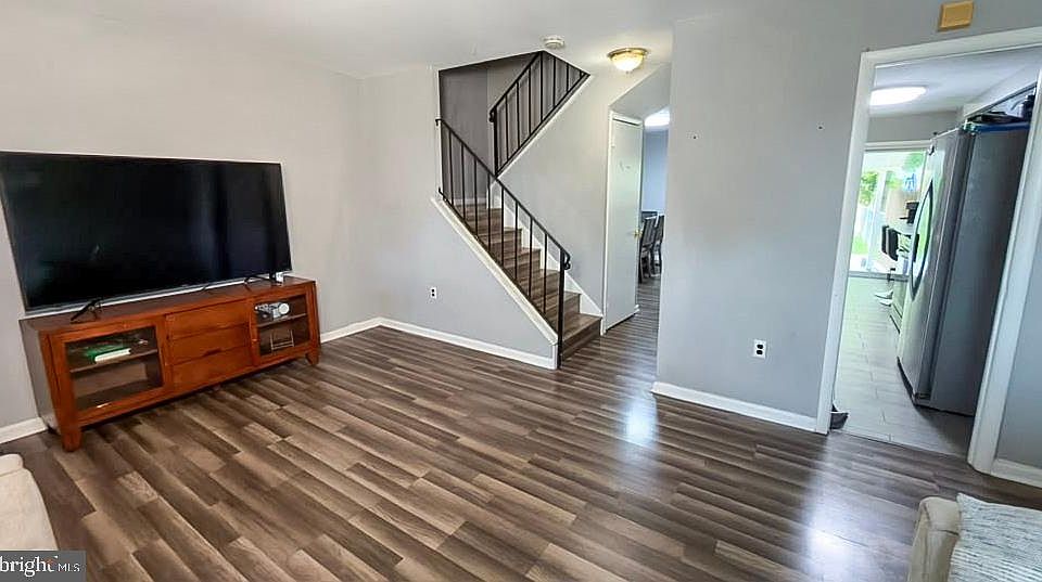 1st image of 25 Fleming St