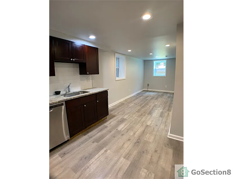 27 Sheridan St NE photo 1