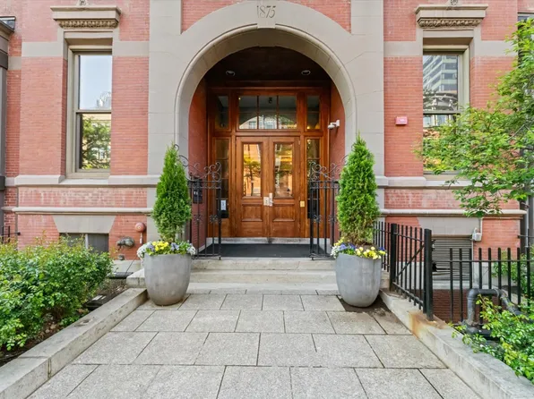 201 Newbury St APT 506, Boston, MA 02116