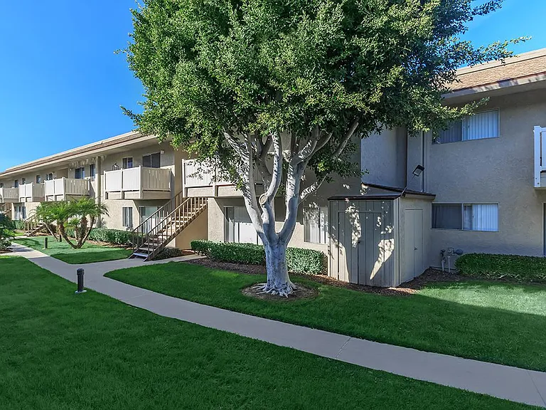 The Monrovia Apartment Homes — Photo 3