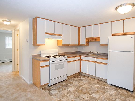 4th image of 399 Walker St APT 29