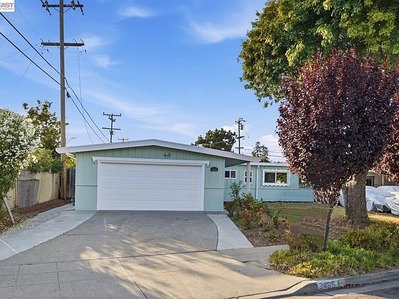 2nd image of 3485 Mission View Dr