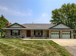 16945 Smith Rd, Smithville, MO 64089