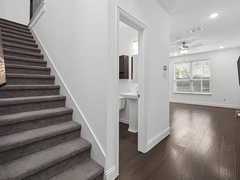 982 Mikaela Dr — Photo 2