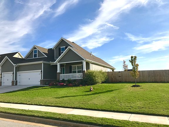 Oversized, Fully Fenced Lot