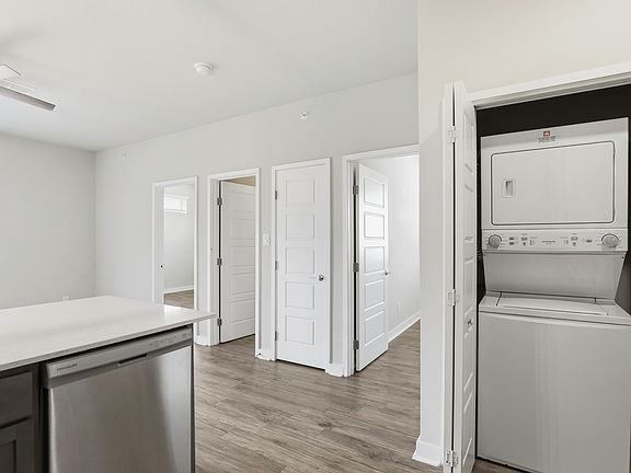 5th image of 711 S Frio St #11544555