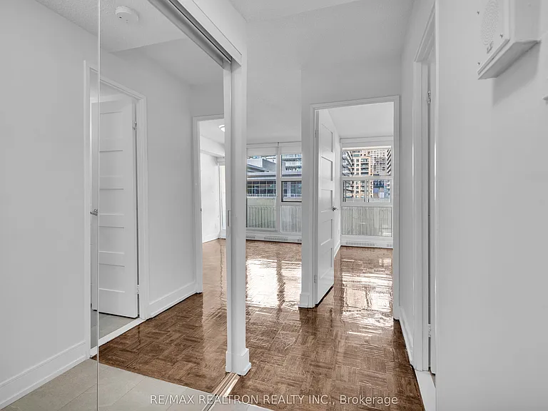 33 Isabella St #311 — Photo 6