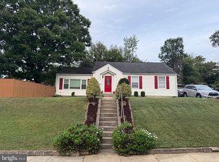2112 Pimmit Dr, Falls Church, VA 22043