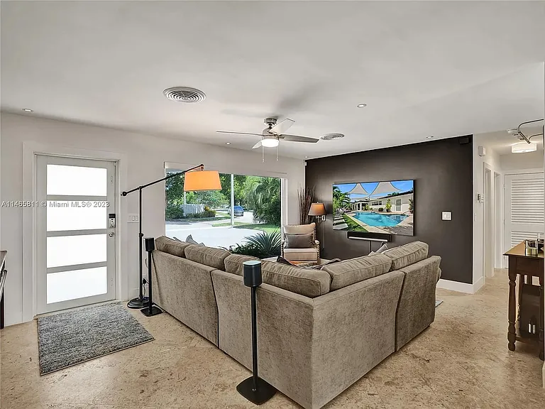 2148 NE 58th Ct #2148 — Photo 4