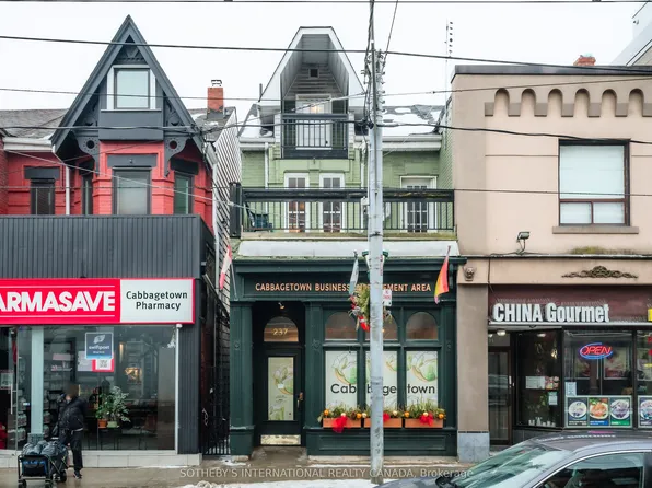 237 Carlton St, Toronto, ON M5A 2L2