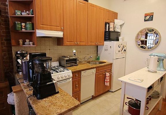 5th image of 315 W 100th St APT 4A