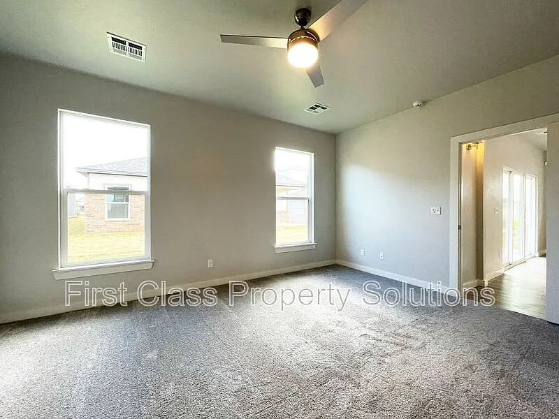 3 bed, 2.0 bath, 1710 sqft, $1,895 — Photo 4