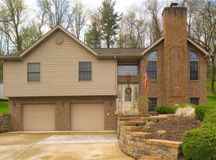 215 Fawn Ct, Pittsburgh, PA 15239