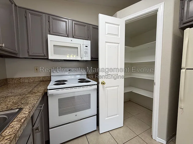 3725 E Taro Ln — Photo 12