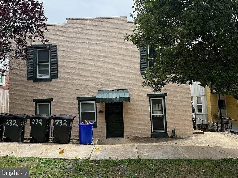 232 Walnut St #1W — Photo 2
