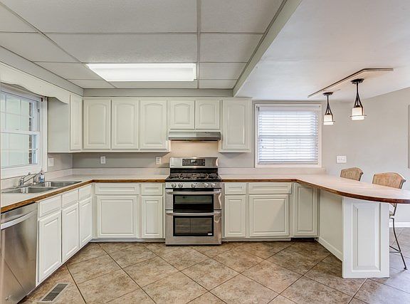 3rd image of 295 Bluegrass Dr