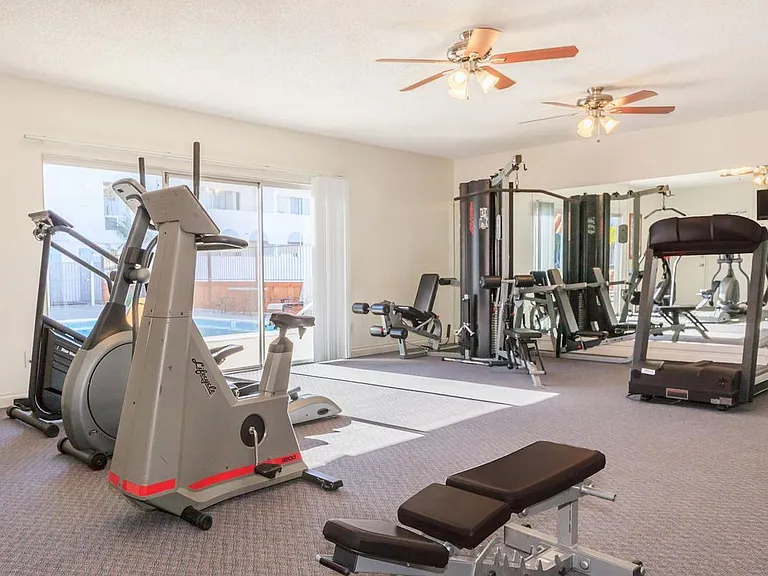 Villa Mesa Apartments — Photo 15
