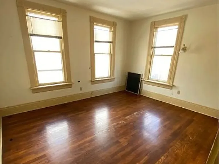 527 W 8th St #3 — Photo 7
