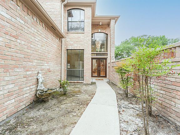3rd image of 6839 Oakwood Trace Ct