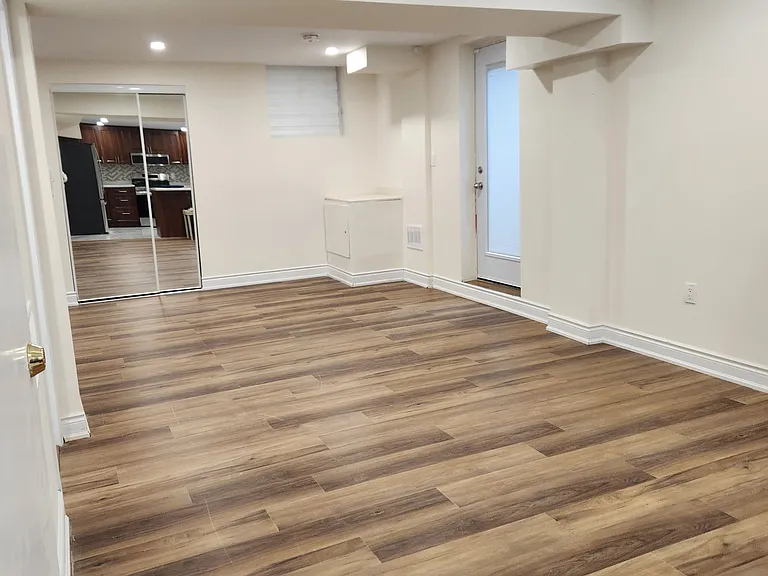 62 Pineway Pl #LOWER — Photo 5