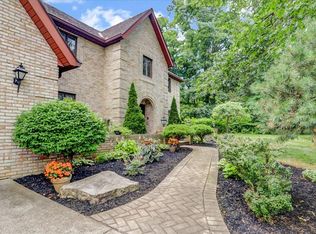 546 Southwind Dr, Columbus, OH 43230