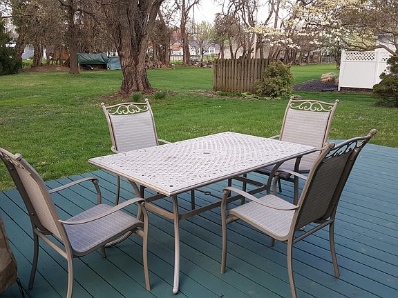 3rd image of 234 Gladys Ave