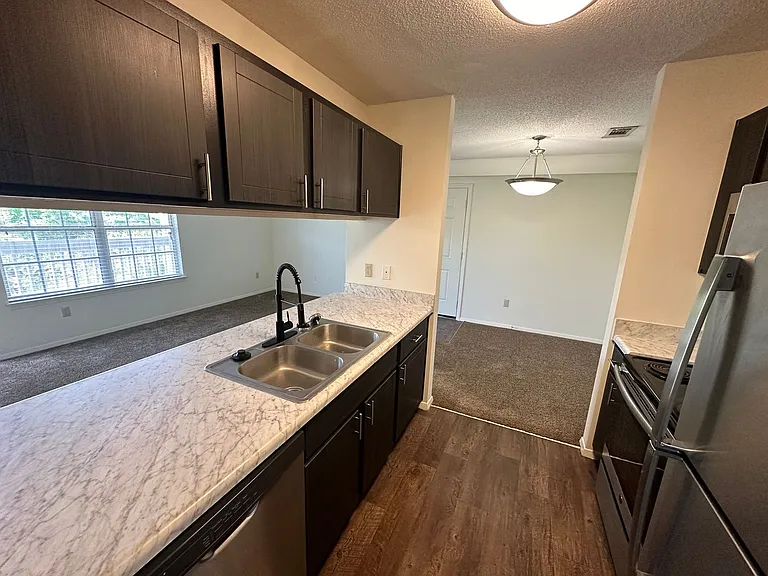 Hamilton at Turman Farms Apartments — Photo 32