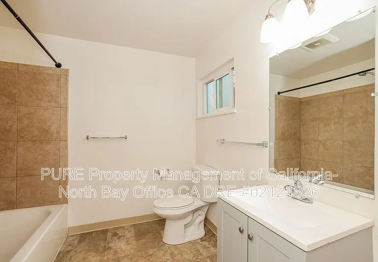 555 Dexter St #B — Photo 14