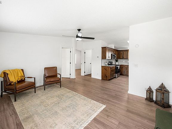 4th image of 2540 11th St