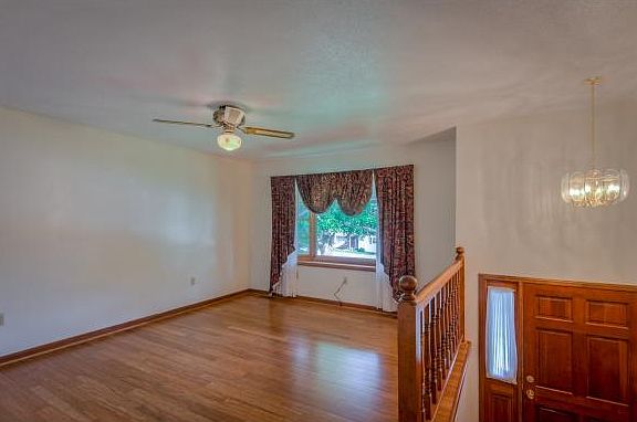 4th image of 175 Ashley Dr