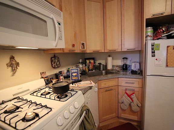 2nd image of 117 E 89th St APT C2