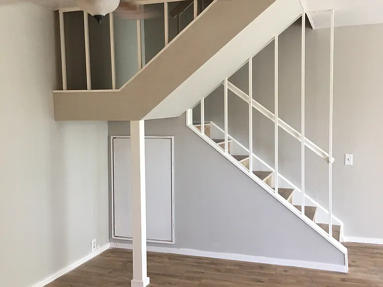 stairs to upstair