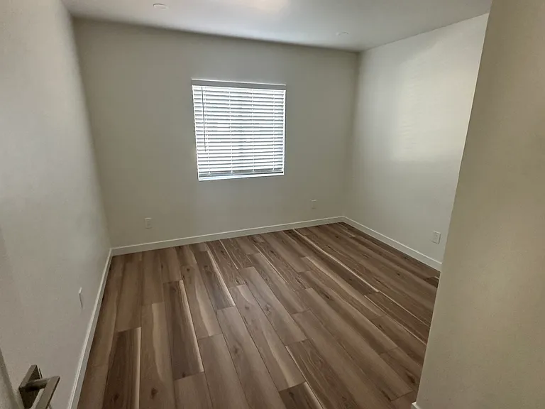 5262 Cervantes Ave — Photo 8