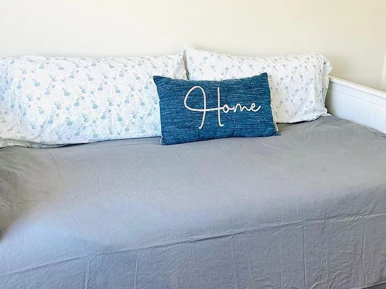 Bedroom with flex bed (can be single or king bed)