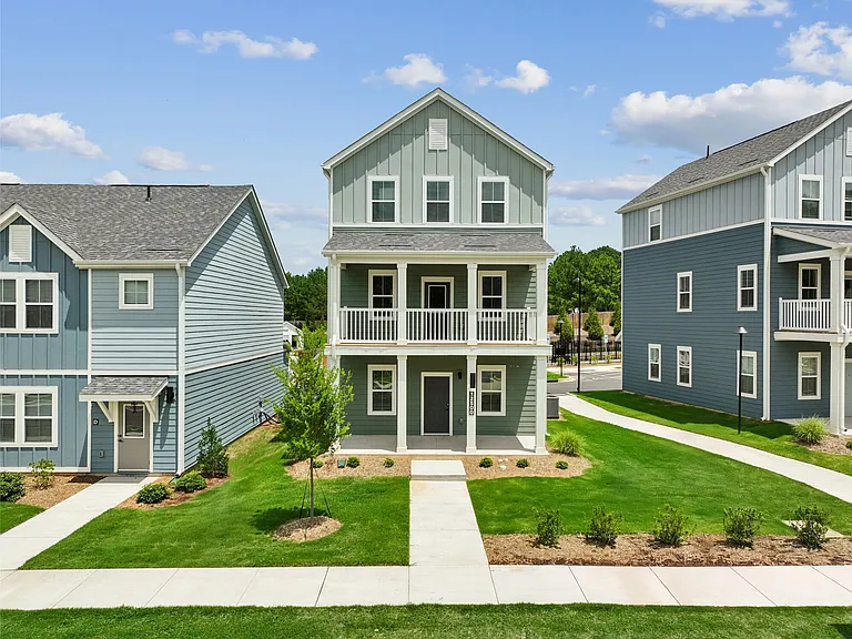 Hamlet Huntersville - Homes & Townhomes for Rent — Photo 2