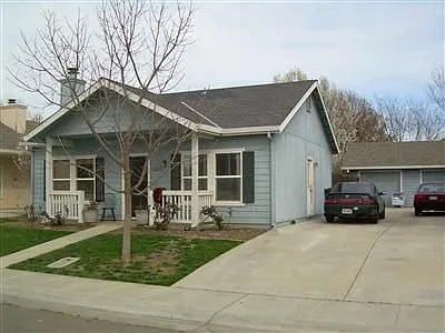 1006 Tulip Ln photo 1