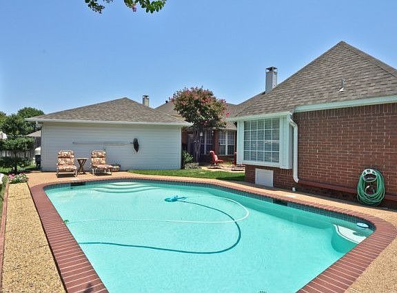 2nd image of 1516 Scot Ln