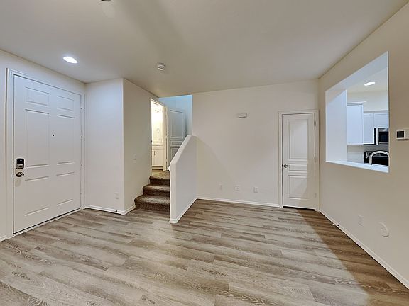 5th image of 114 E Palomino Dr