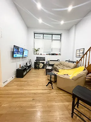 Rented by MOTION New York | media 17