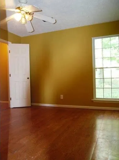 4 bed, 2.5 bath, 1500 sqft, $1,999 — Photo 2
