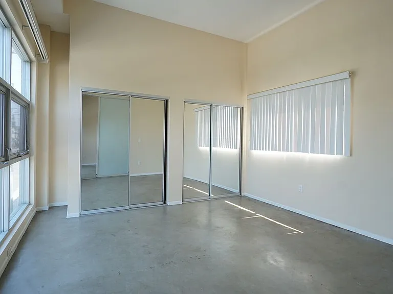 922 W 23rd St #201 — Photo 9