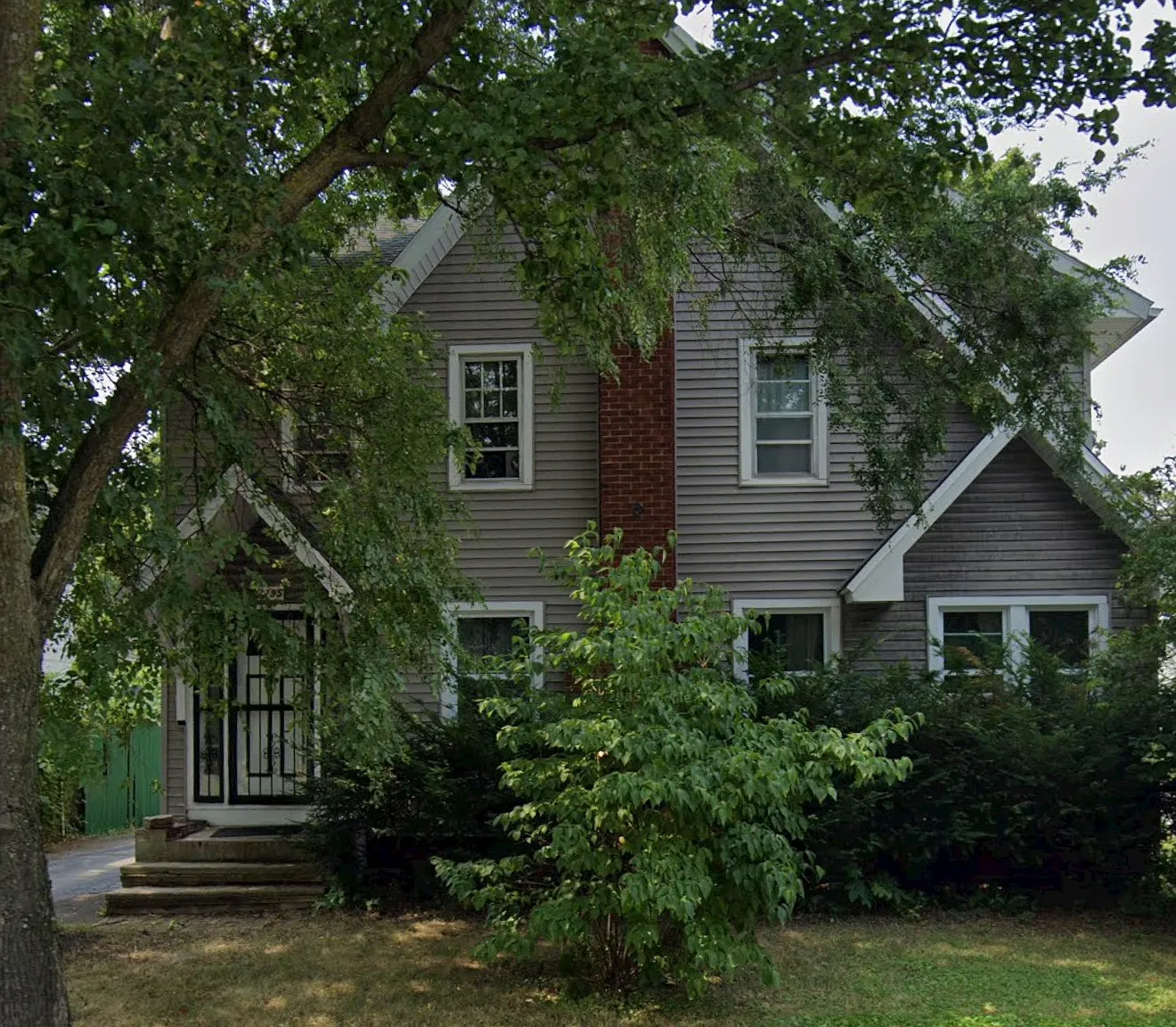 2 bed, $1,300 — Photo 1