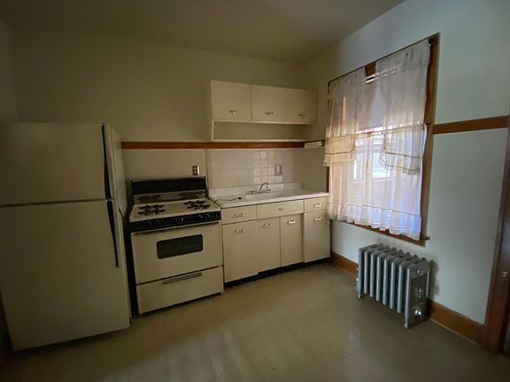 5th image of 5258 W Oakdale Ave