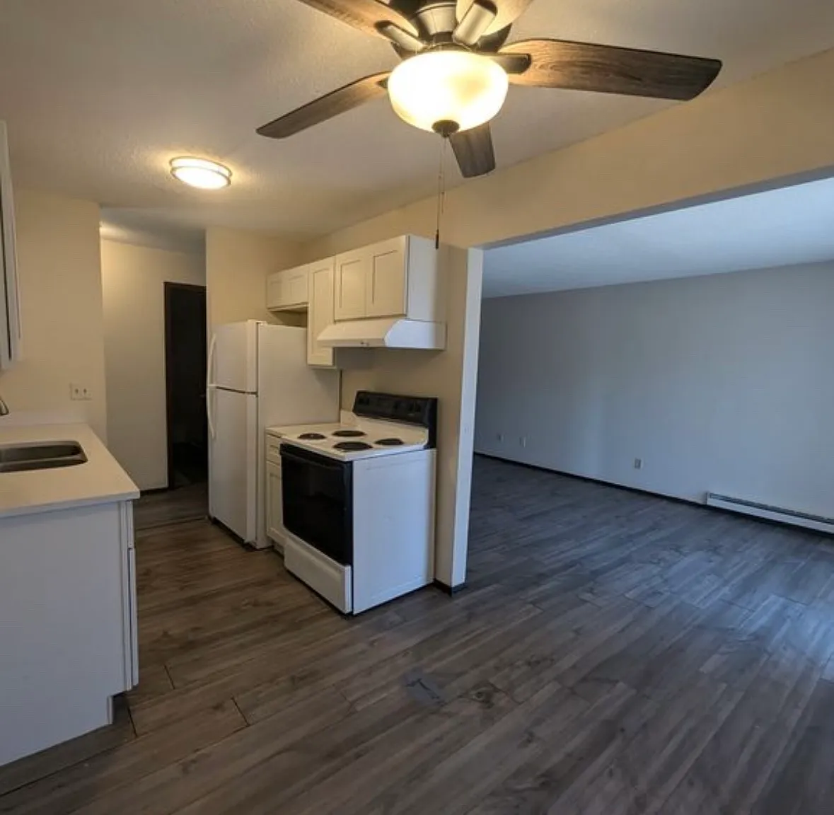 2 bed, 960 sqft, $1,350 — Photo 2