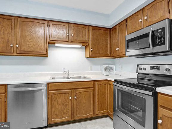 4th image of 153 Valley Greene Cir