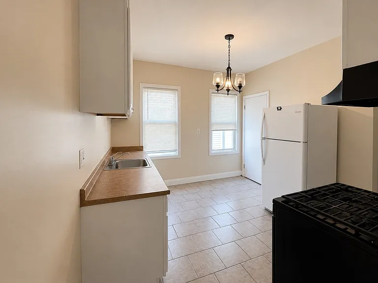 12 Crowell St #2 — Photo 5